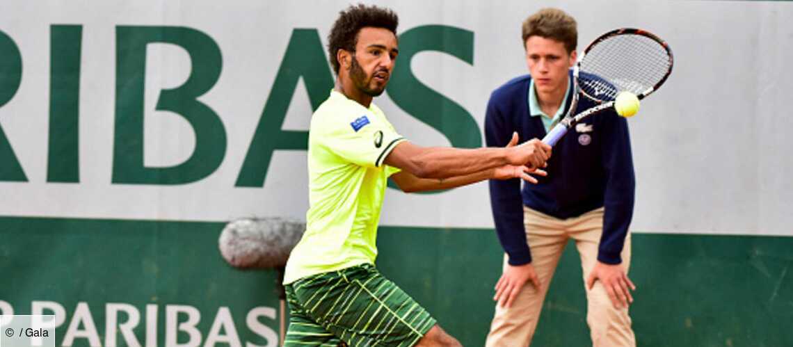VIDEO : Le tennisman Maxime Hamou embrasse une journaliste de force - Gala