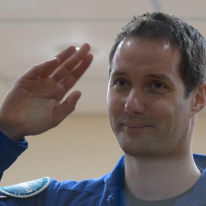 PHOTO - Thomas Pesquet: L'astronaute montre les alliances ...