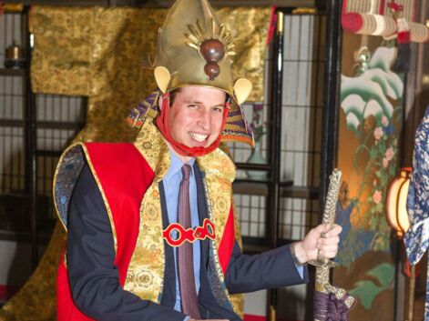 Au Japon, le Prince William n'échappe pas à la tenue de samouraï