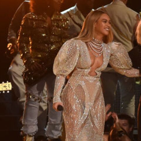 PHOTOS \u2013 Beyoncé, encore une fois habillée d\u0027une robe