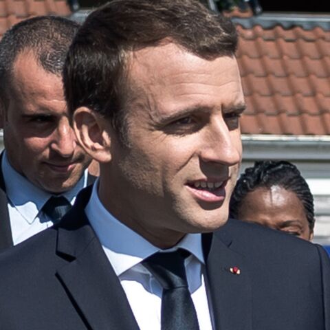 Emmanuel Macron Pas Assez Paye Il Fait Une Drole De Reflexion Devant Des Enfants Gala