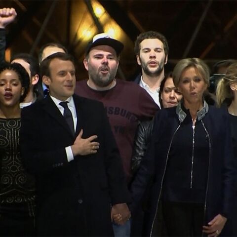 Photos Emmanuel Macron Entoure De Sa Famille Pour Sa Victoire Son Epouse Brigitte En Larmes Sur Scene Gala
