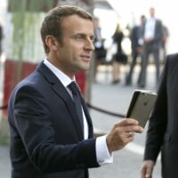 Video Que Cachent Les Deux Alliances D Emmanuel Macron Gala