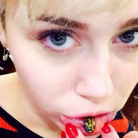 Photos Miley Cyrus Un Chat Dans La Bouche Gala