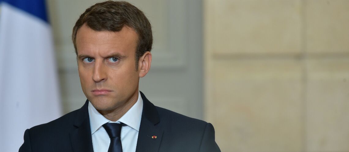 pas-touche-a-ses-affaires-emmanuel-macron-inquiet-pendant-le-demenagement.jpg