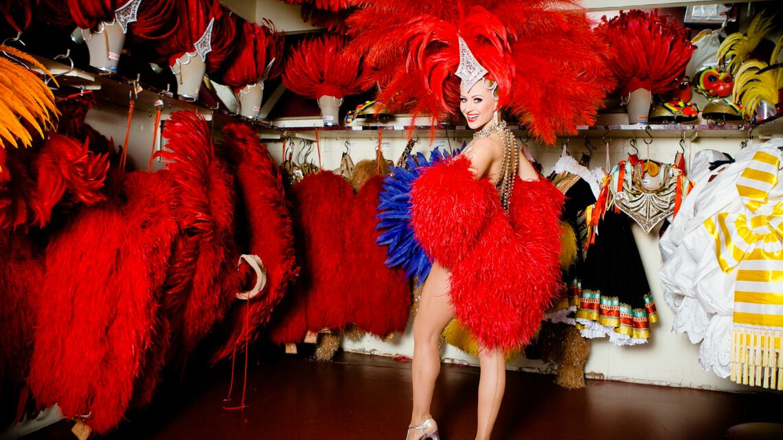 Video \u2013 Dans les coulisses du Moulin Rouge