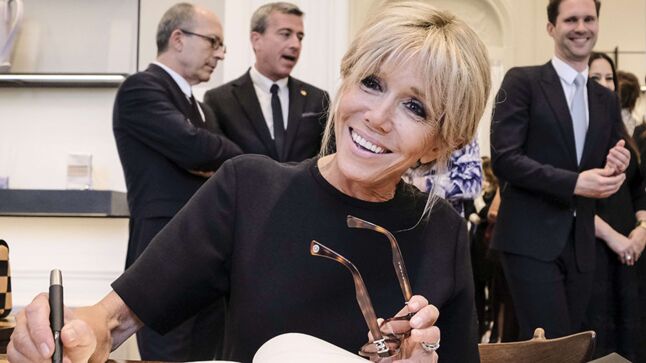 PHOTOS – La Jupe Courte De Brigitte Macron Fait Encore Jaser - Gala