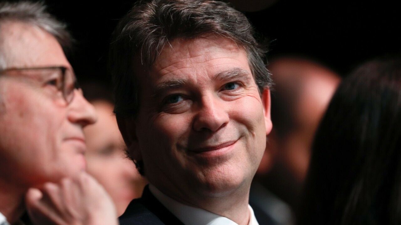 Exclu Arnaud Montebourg Amoureux Qui Est Amina Sa Nouvelle Compagne Gala