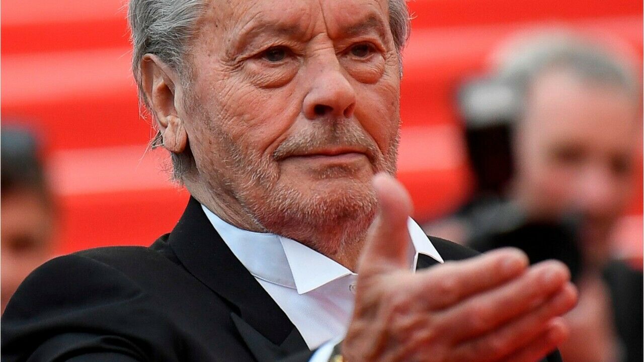 Alain Delon Fete Ses 84 Ans Ce Bebe A Venir Qui Lui Redonne Le Gout De Vivre Gala