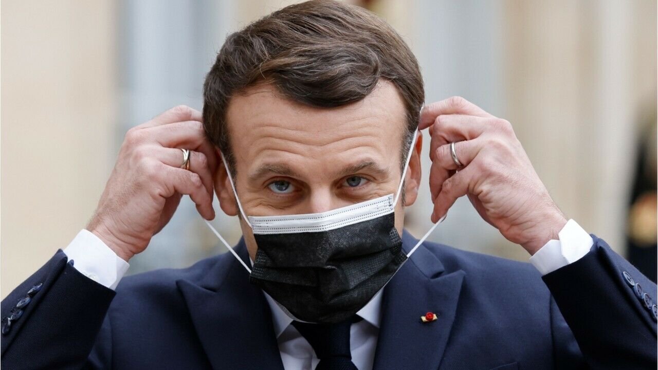 Covid-19 : Emmanuel Macron se met en scène sur Instagram… Les commentaires  fusent - Gala