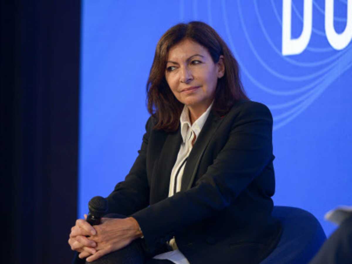 Solide, expérimentée : Anne Hidalgo surveillée par la majorité pour 2022