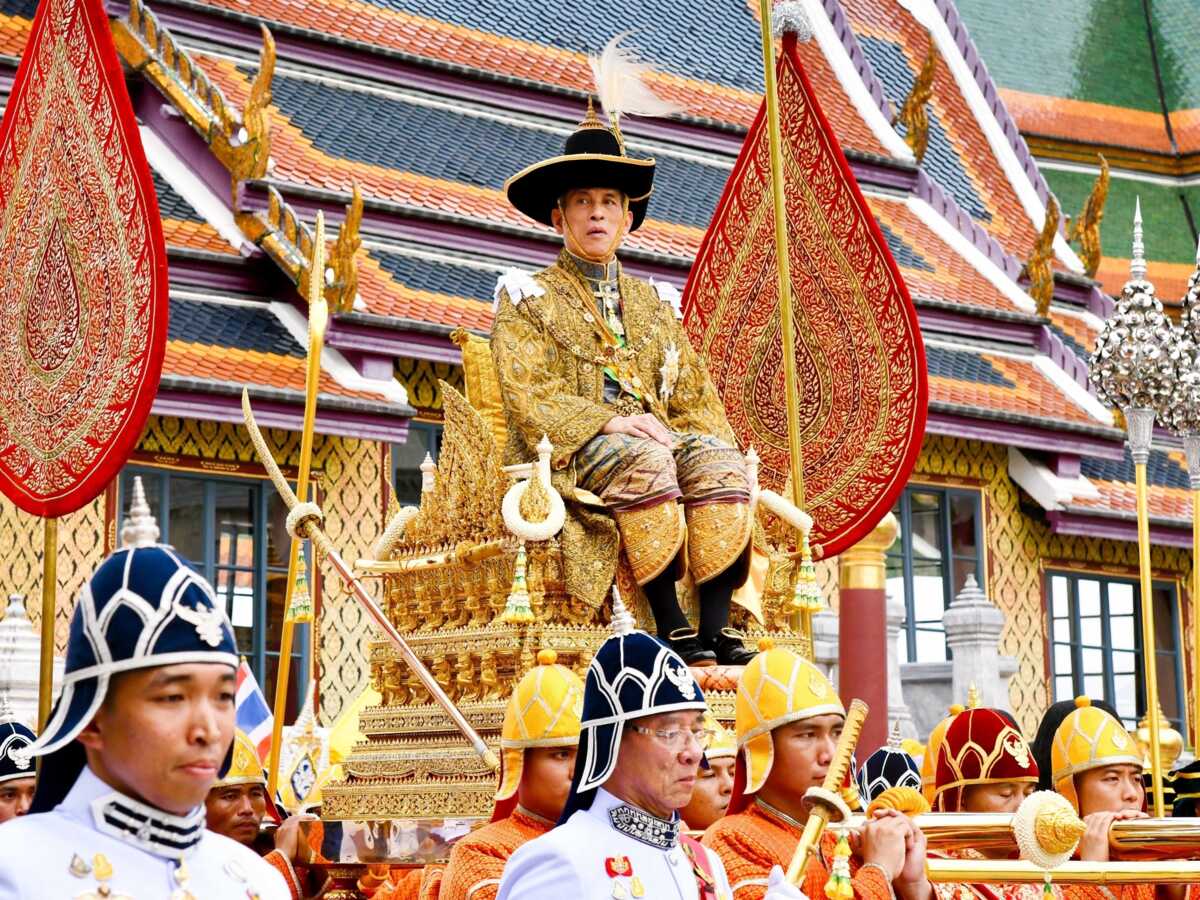 Le roi de Thaïlande fête en public l'anniversaire de sa maîtresse... La reine Suthida grande absente