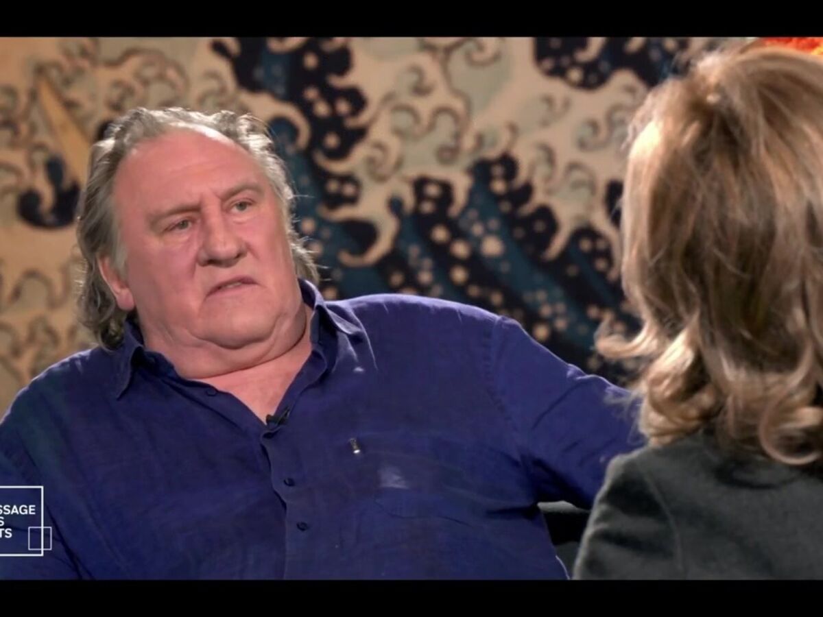 VIDÉO - Vous pensez que Poutine c'est un Hitler ? : accrochage entre Gérard Depardieu et Claire Chazal