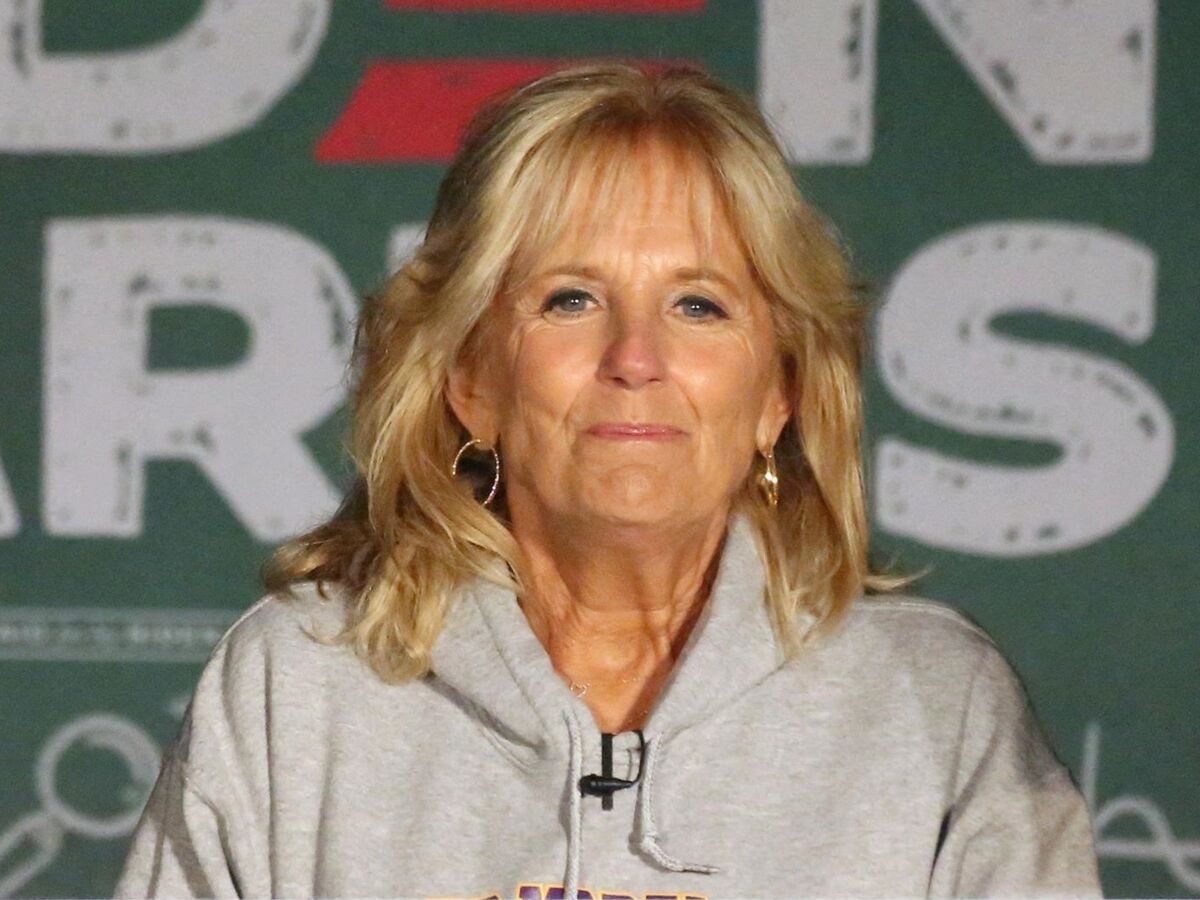 Jill Biden, First Lady et... toujours professeure : la Brigitte Macron des États-Unis