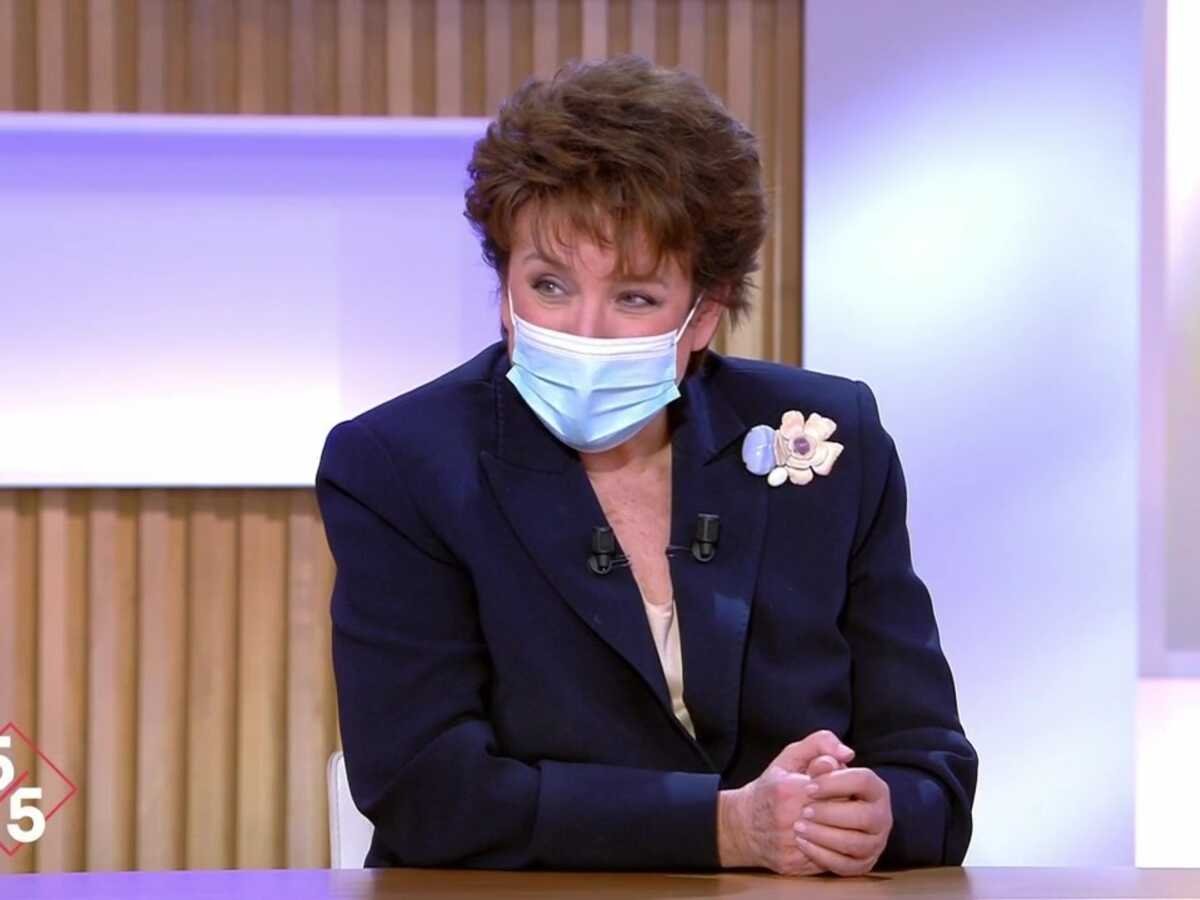 VIDÉO - La petite chemise sur le téton là... : Roselyne Bachelot charmée par Olivier Véran torse nu