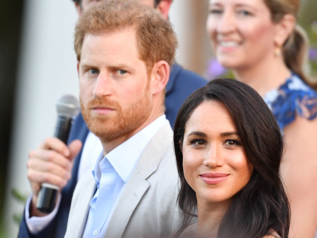 Meghan Markle enceinte : les pieds nus du prince Harry font débat