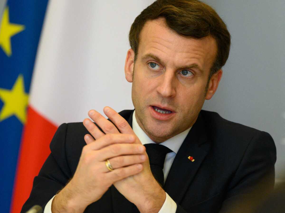 Il a fait d'énormes conneries de com : Emmanuel Macron étrillé par un intime