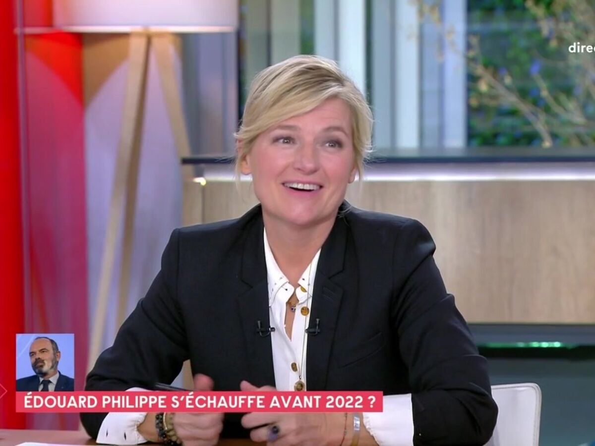 VIDÉO - Il met beaucoup de temps à ne pas répondre : Anne-Élisabeth Lemoine taquine envers Edouard Philippe