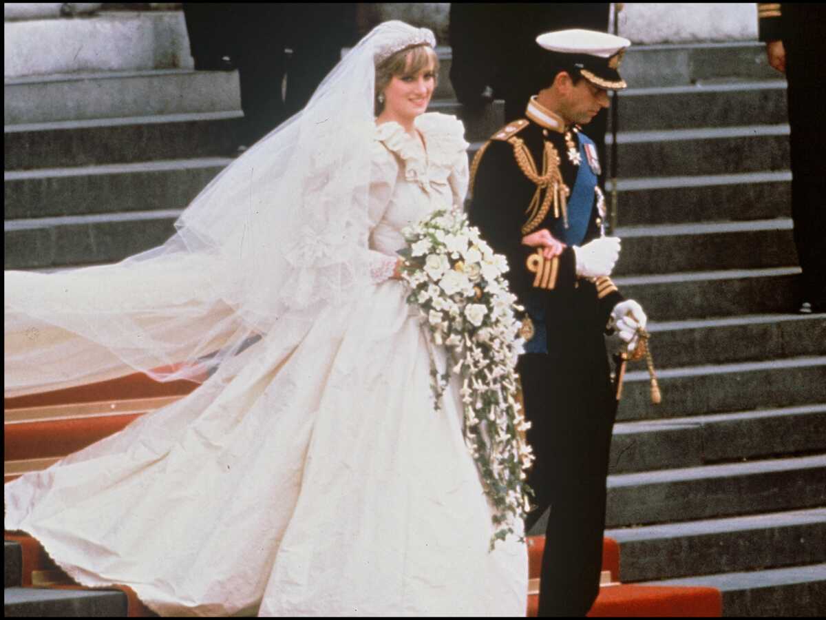 On a trouvé la robe, trouve la fille : comment Elizabeth II a précipité le mariage de Charles et Diana