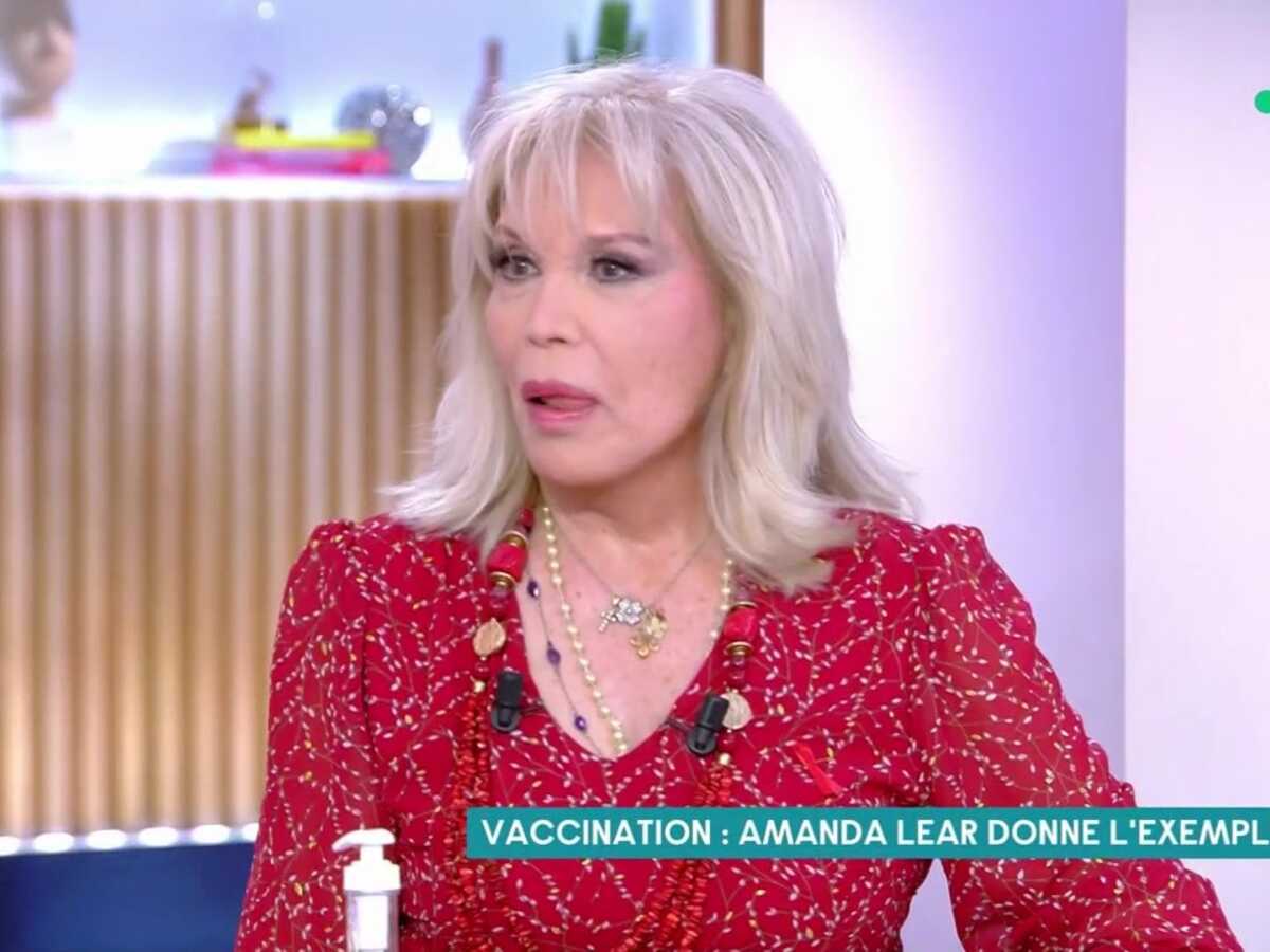 VIDÉO - Ça donne une pêche ! : Amanda Lear encense le vaccin Pfizer