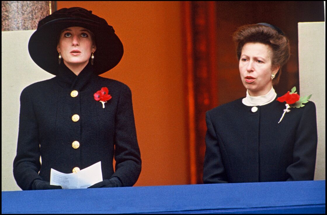 Diana et Anne célébrant l'Armistice, en 1992. La leur ne viendra jamais. Elles s'insupportent alors plus que jamais.