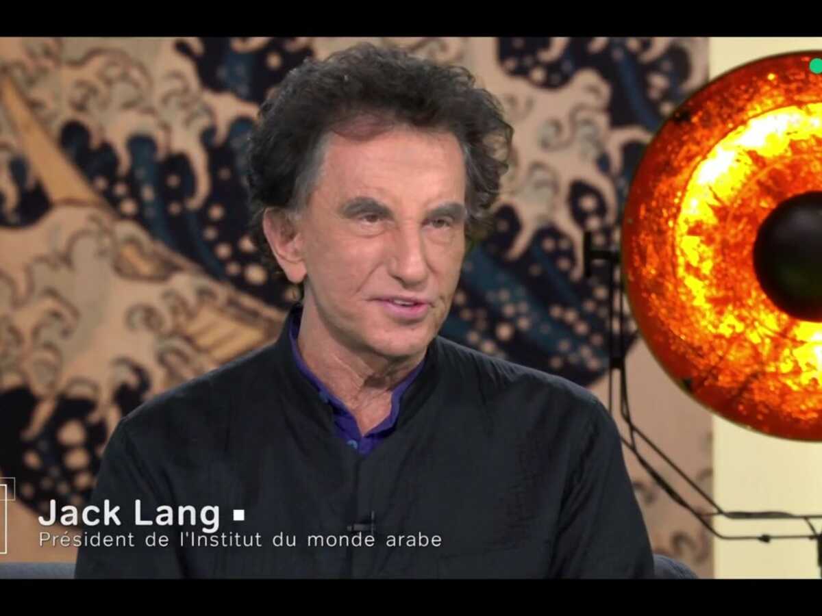 VIDÉO - Jack Lang déclare sa flamme à sa femme chez Claire Chazal