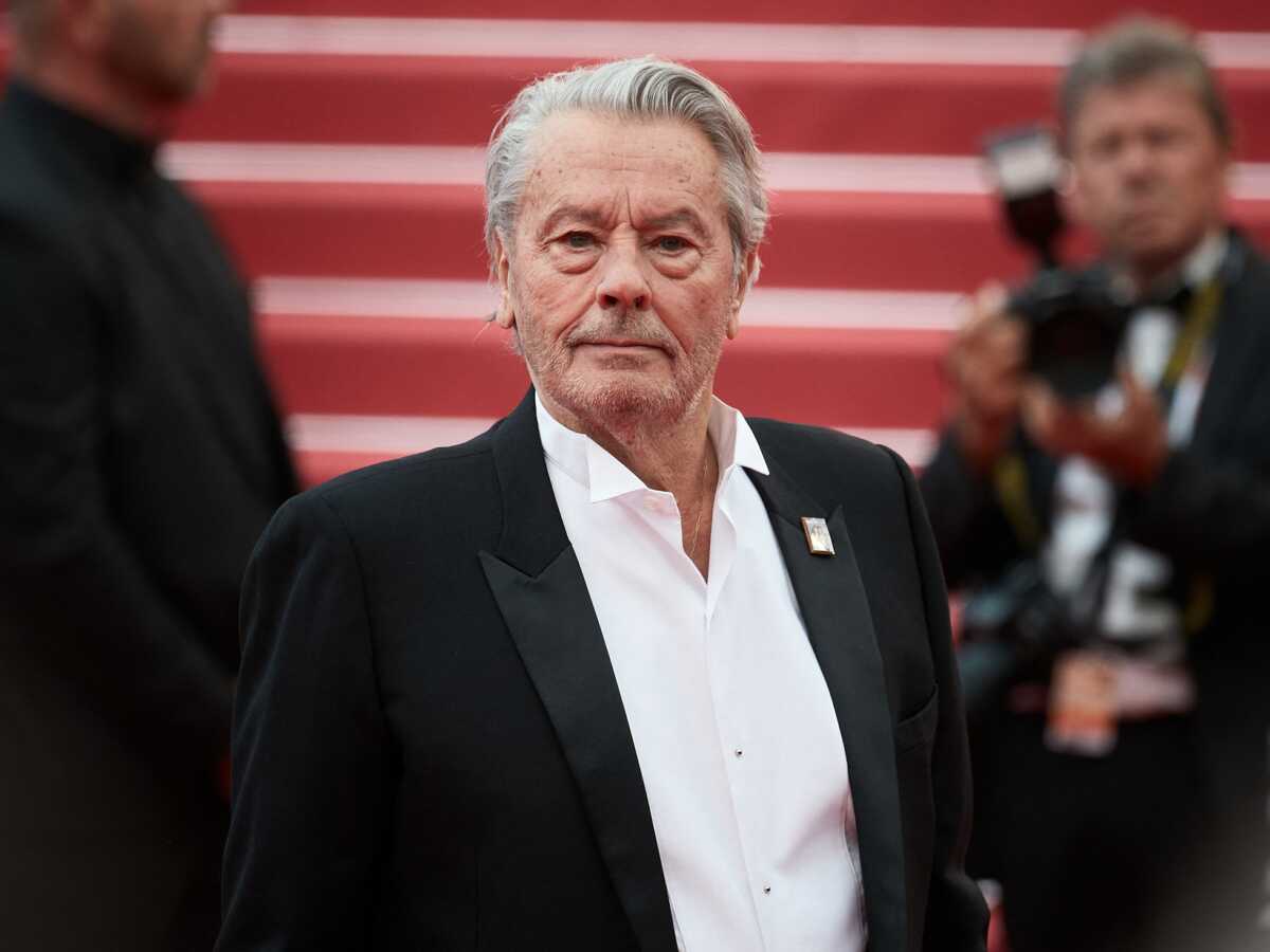 Alain Delon : découvrez le château de Douchy, où il veut finir sa vie