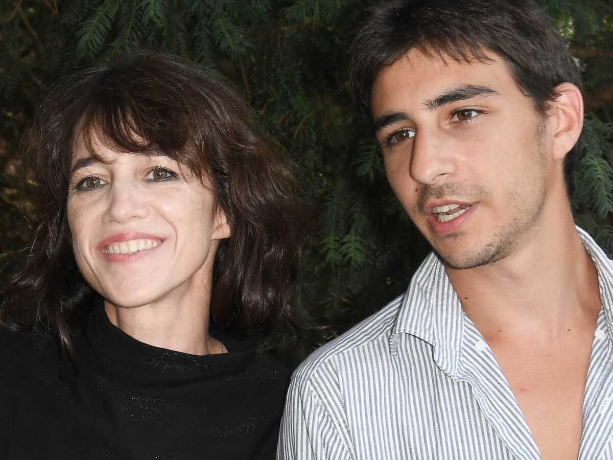 PHOTO - Charlotte Gainsbourg bichonnée par son fils Ben Attal : un duo fusionnel