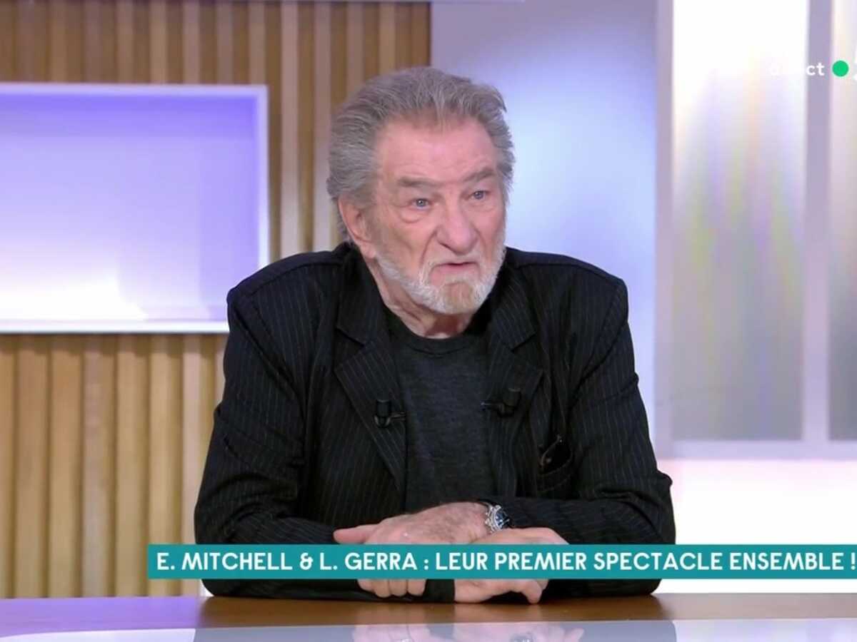 VIDEO - Eddy Mitchell balance sur la pire chanson de Johnny Hallyday