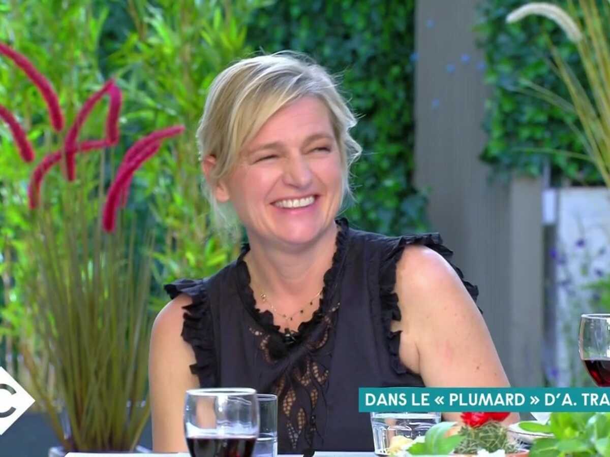 VIDÉO - La littérature m'habite : un jeu de mots surprend Anne-Élisabeth Lemoine