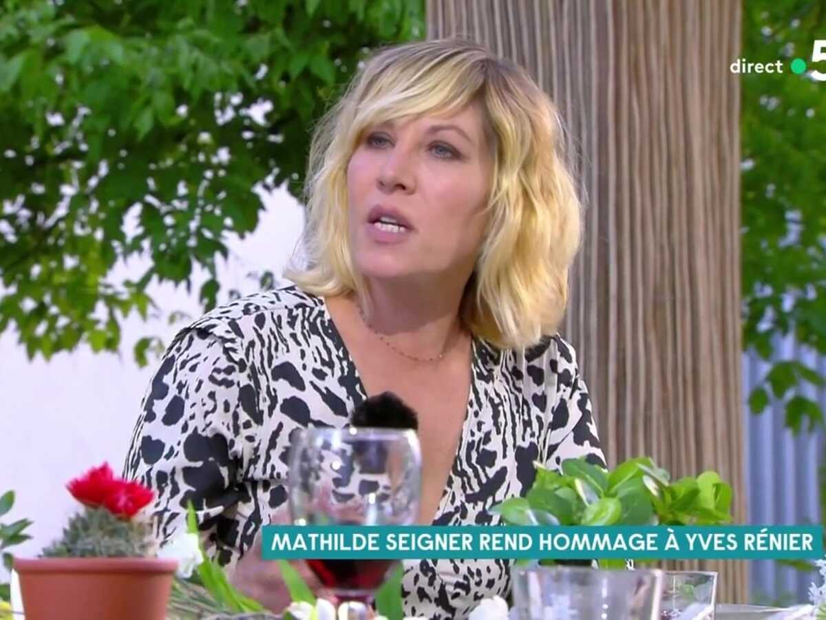 VIDÉO - Mathilde Seigner émue : la mort d’Yves Renier a été « une claque »