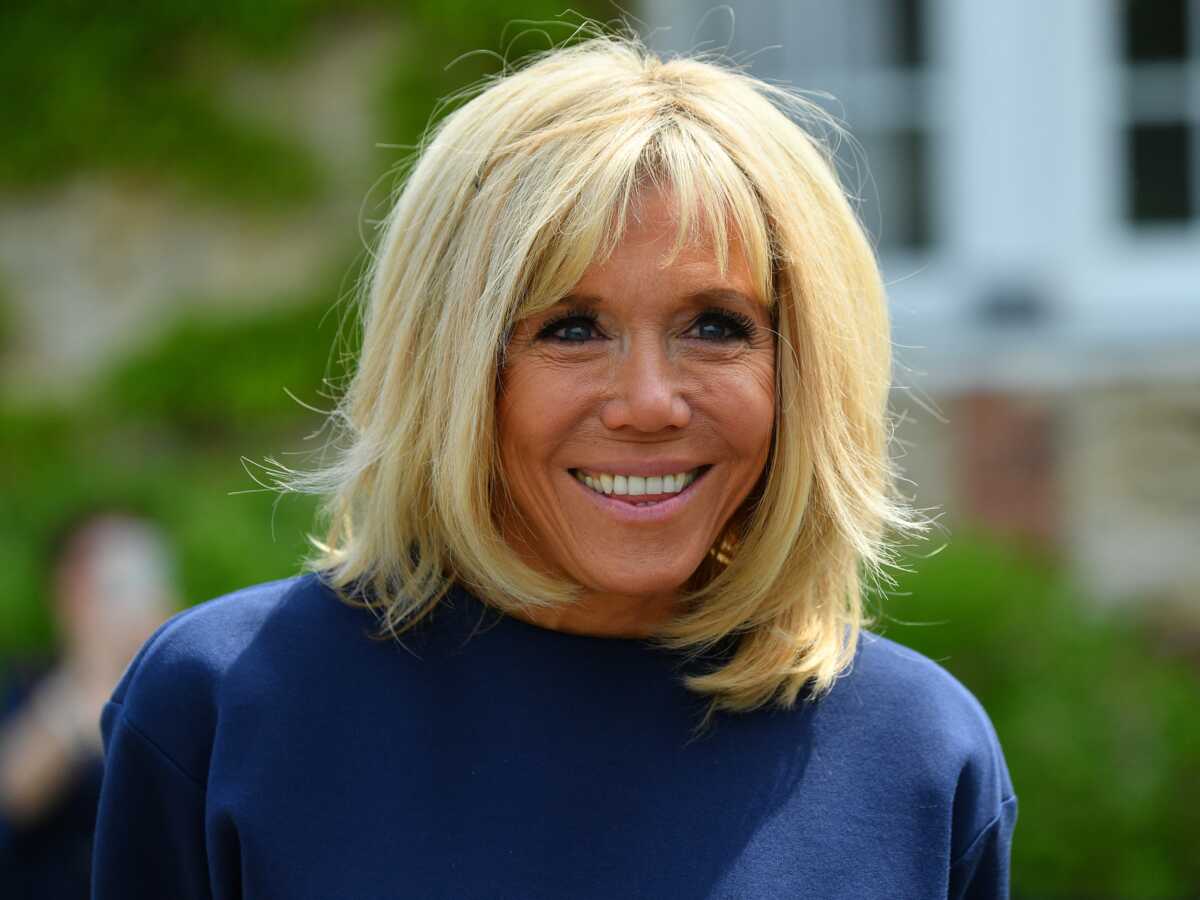 Brigitte Macron attendue au G7 : ce qu'elle glisse toujours dans ses valises