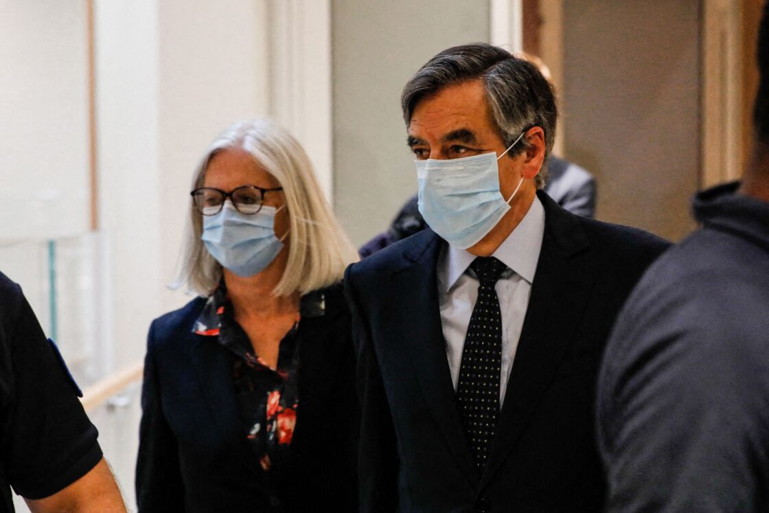 François et Penelope Fillon à la sortie du tribunal correctionnel de Paris en 2020. 