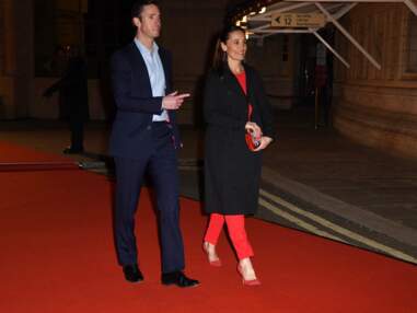 PHOTOS - Pippa Middleton en total look rouge au bras de son mari au Cirque du Soleil