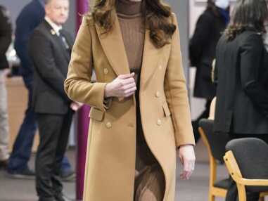 PHOTOS -  Kate Middleton en total look camel et bottes YSL