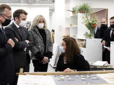 PHOTOS - Brigitte et Emmanuel Macron visitent les ateliers Chanel au 19M