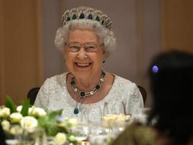 PHOTOS - Elizabeth II : quels sont les plus beaux bijoux de l'impressionnante collection de la reine d'Angleterre ? 