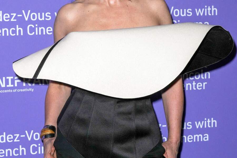 PHOTOS - Juliette Binoche incroyable dans une tenue Schiaparelli - Gala