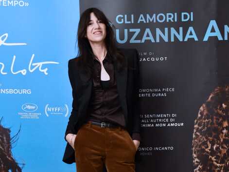 PHOTOS - Charlotte Gainsbourg en veste de blazer, chemise et pantalon de velours à Milan