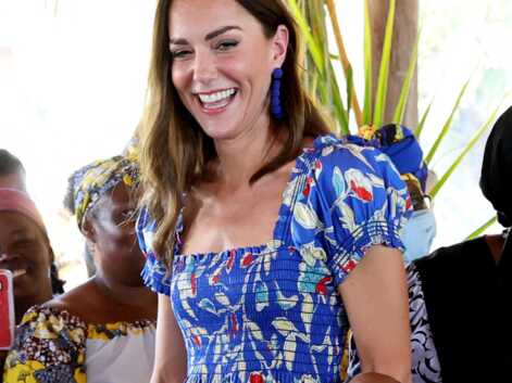 PHOTOS - Kate Middleton danse en robe fleurie et boucles d'oreilles Sézane au Belize