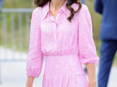 PHOTOS - Kate Middleton éblouissante dans une robe rose imprimée 