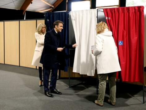 PHOTOS - Brigitte Macron : son look BCBG pour aller voter au premier tour 