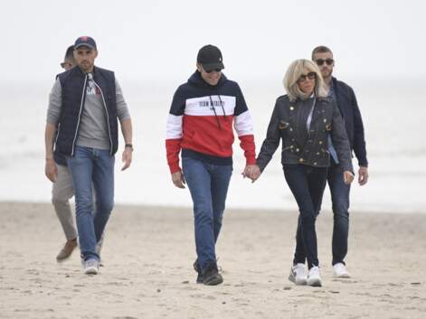 PHOTOS - Emmanuel et Brigitte Macron en balade sur la plage du Touquet