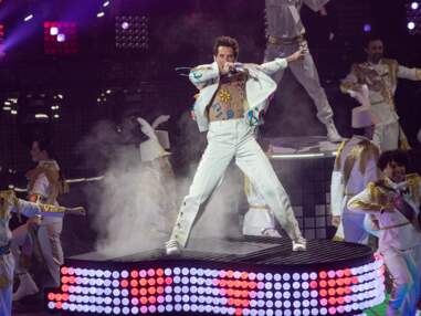 PHOTOS - Mika fait sensation à l’Eurovision : haut transparent, abdos apparents... 
