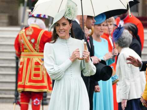 PHOTOS - Kate Middleton étincelante en tenue menthe givrée pour une garden party avec William à Buckingham