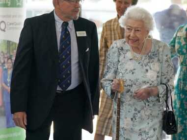 PHOTOS - Elizabeth II et la princesse Anne en visite dans une maison de soins