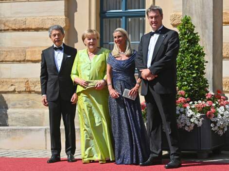 PHOTOS - Angela Merkel : très tendance en robe flashy aux cotés de son époux 
