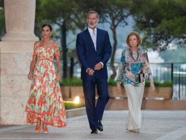PHOTOS - Letizia d'Espagne en robe colorée avec Felipe d'Espagne et la reine Sofia