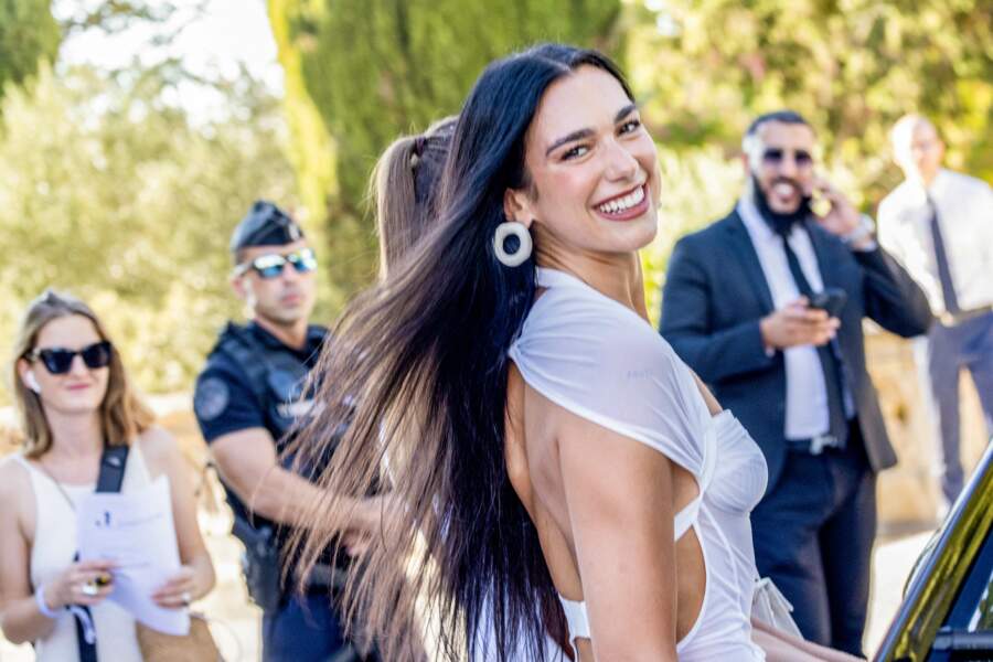 PHOTOS - Tina Kunakey, Dua Lipa… défilé de stars au mariage du créateur