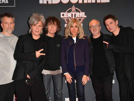 PHOTOS - Brigitte Macron en jean slim : son look décontracté au côté d’un célèbre groupe de rock